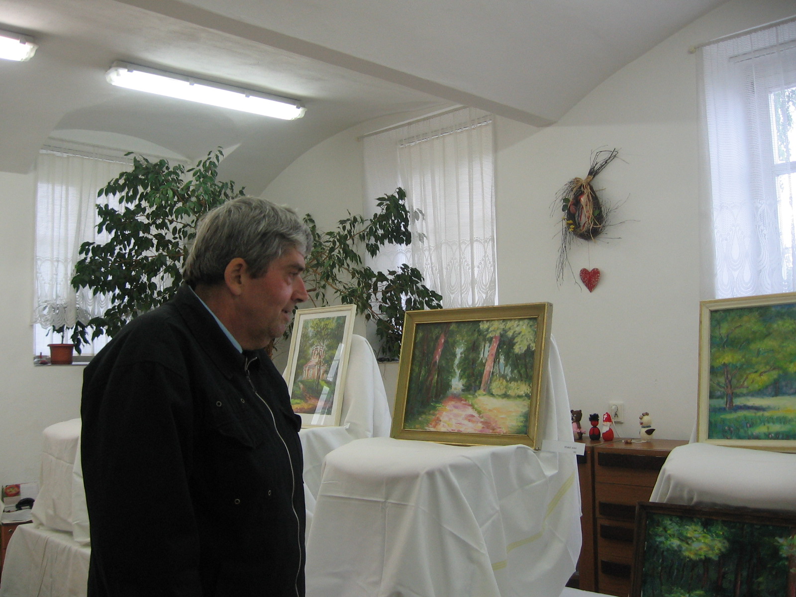 výstava obrazů našeho uživatele pana Ladislava Cibura v prostorách DD